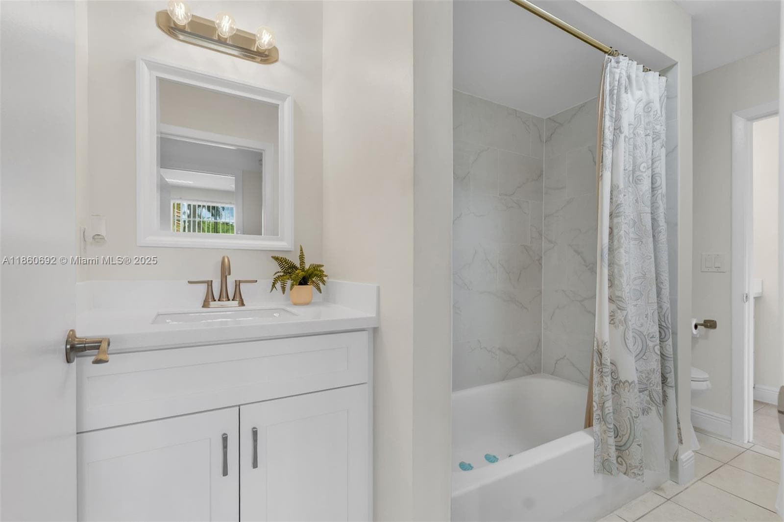Royal Poinciana · #1811 in Pompano Beach - Photo 18