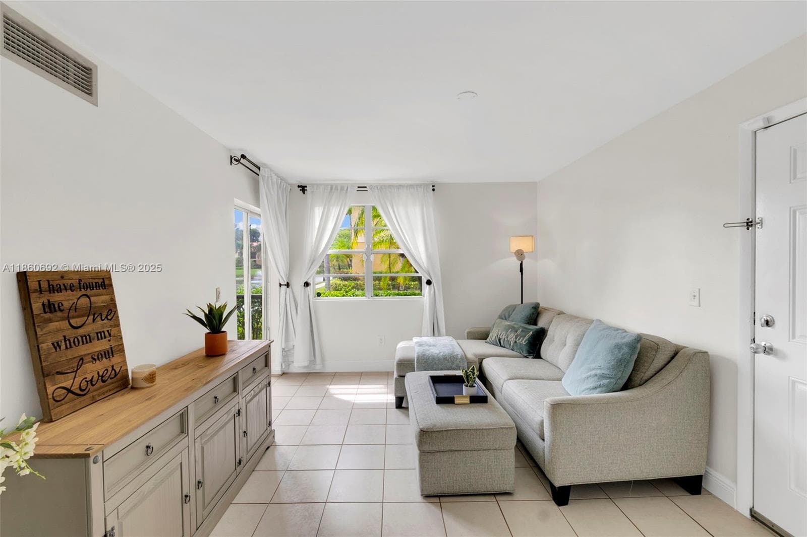 Royal Poinciana · #1811 in Pompano Beach - Photo 4