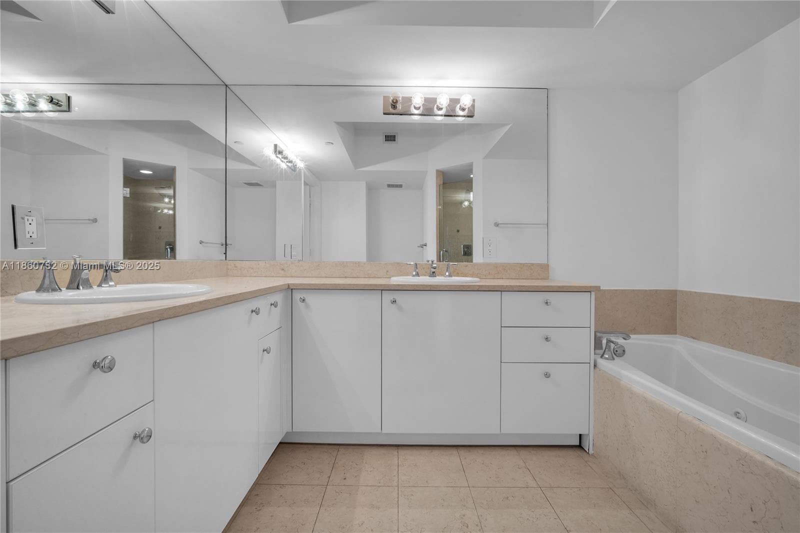 TURNBERRY VILLAGE · #308 in Aventura - Photo 52