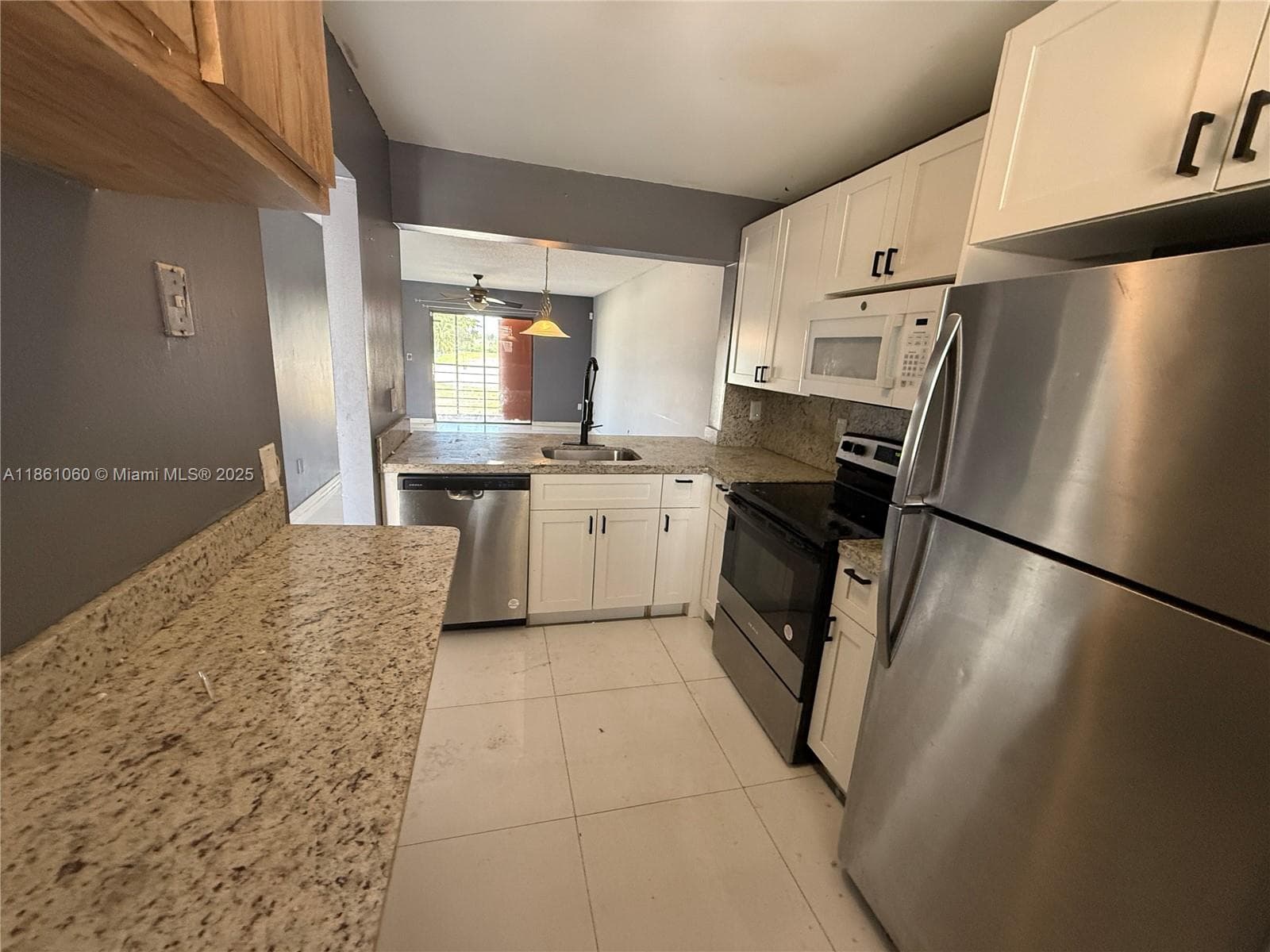 MONTEREY CONDO FOUR · #201 in Miami - Photo 6