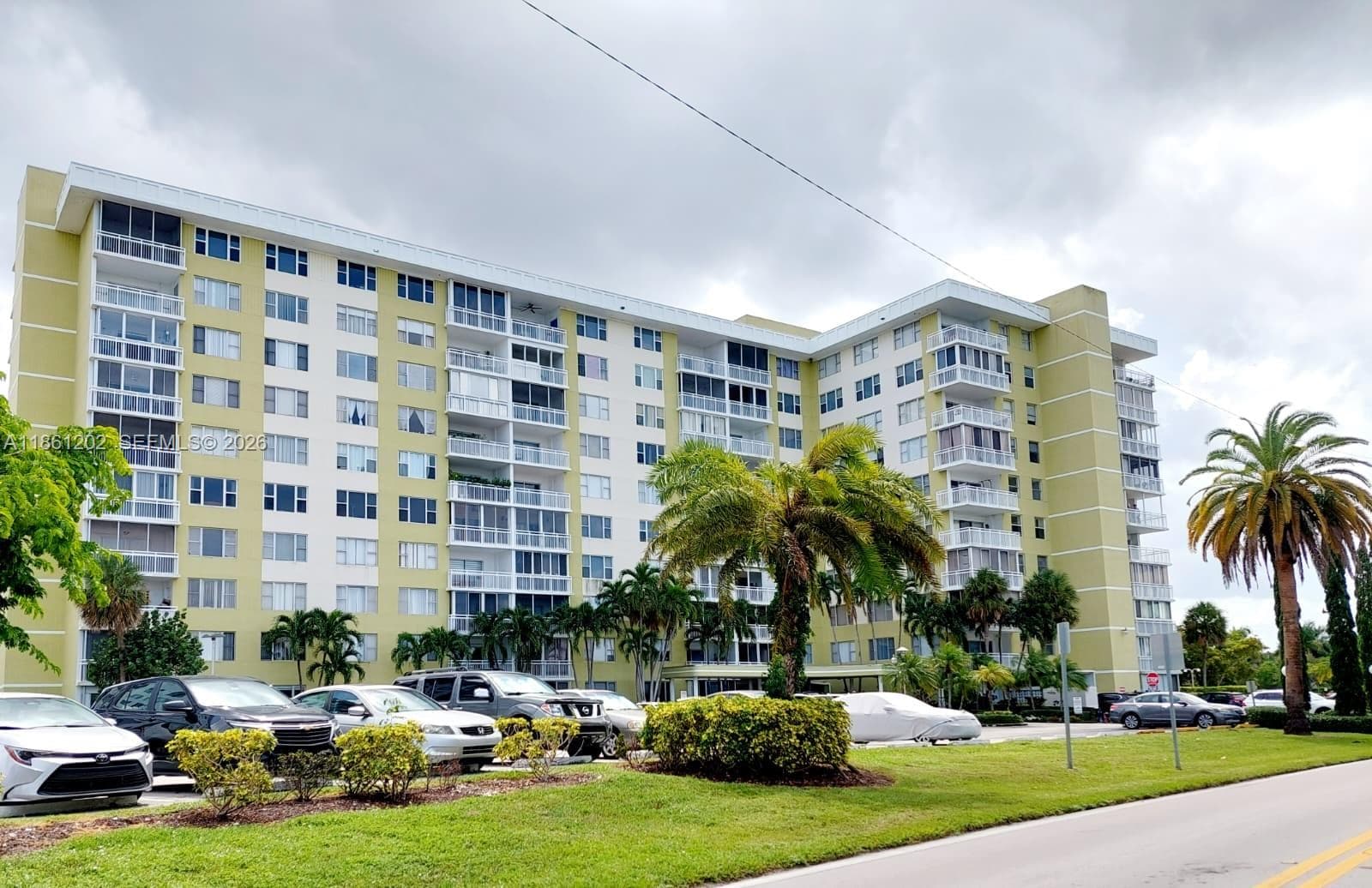 HILLCREST · #1005A in Hollywood - Photo 2