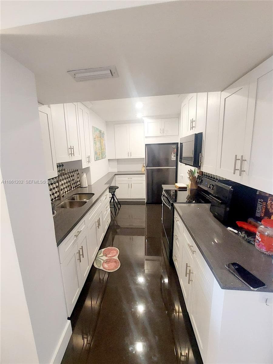 HILLCREST · #1005A in Hollywood - Photo 4