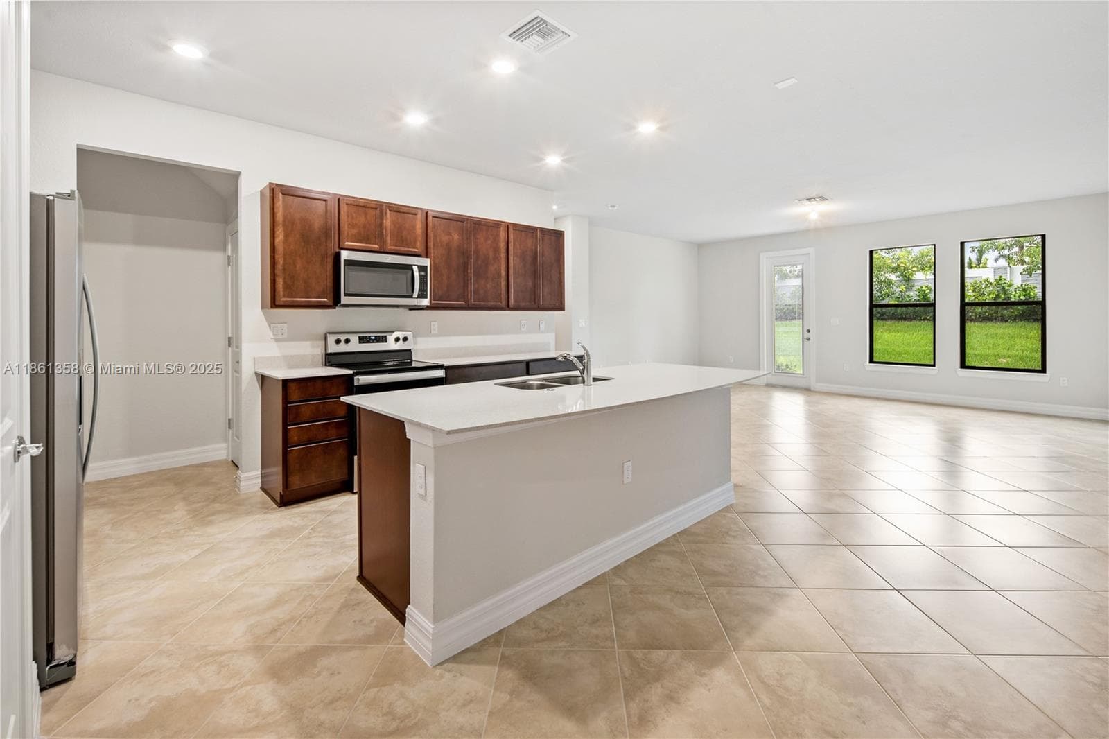 4488 E Appleton Cir E photo 2