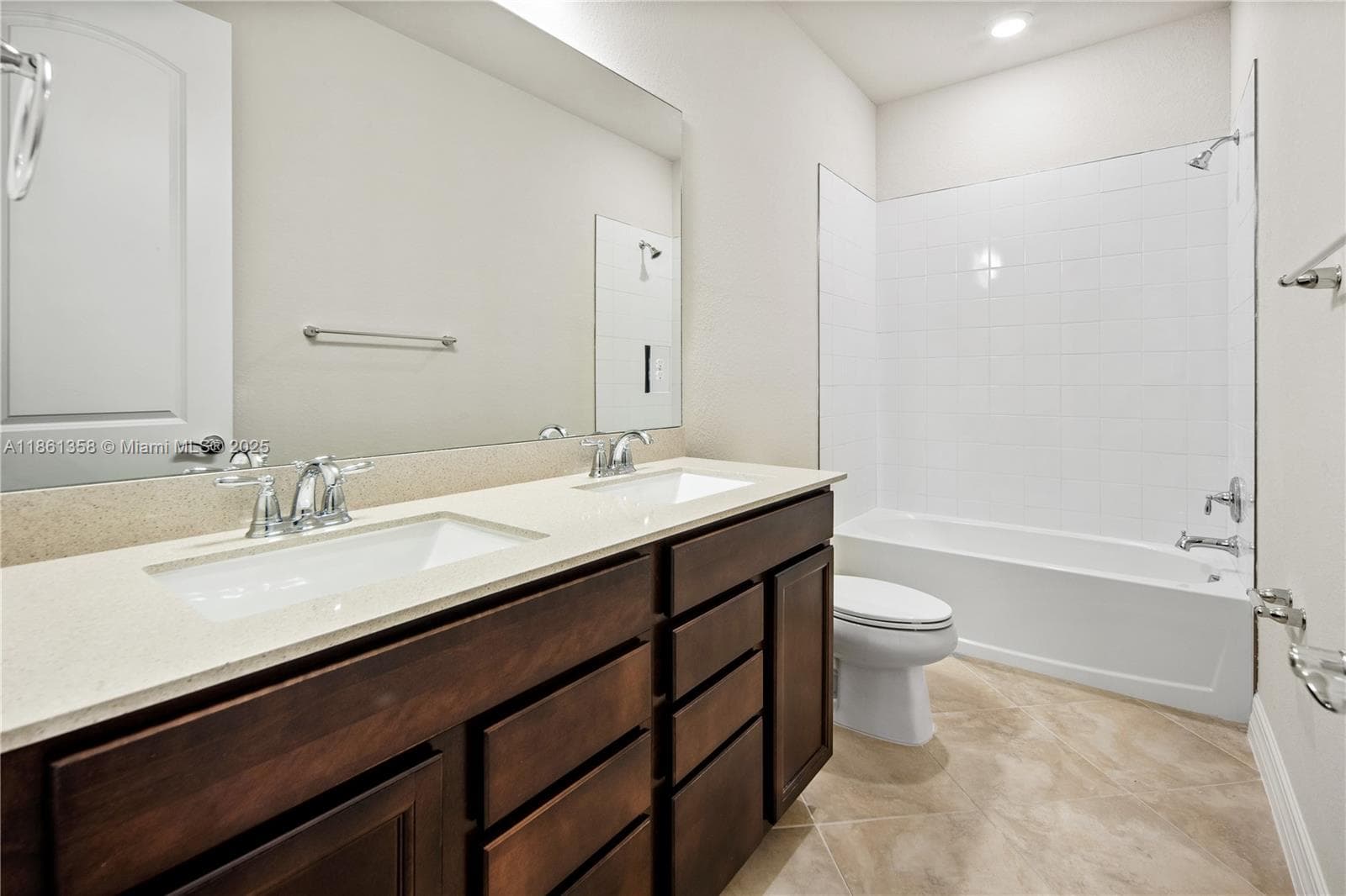 4488 E Appleton Cir E photo 7