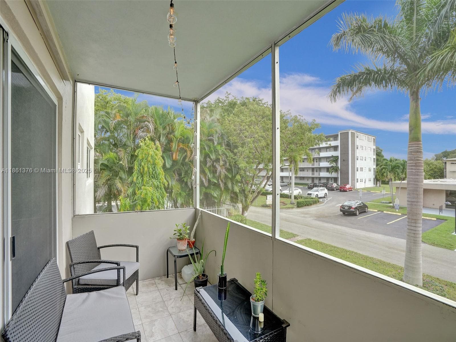 HILLCREST 11 · #203 in Hollywood - Photo 23