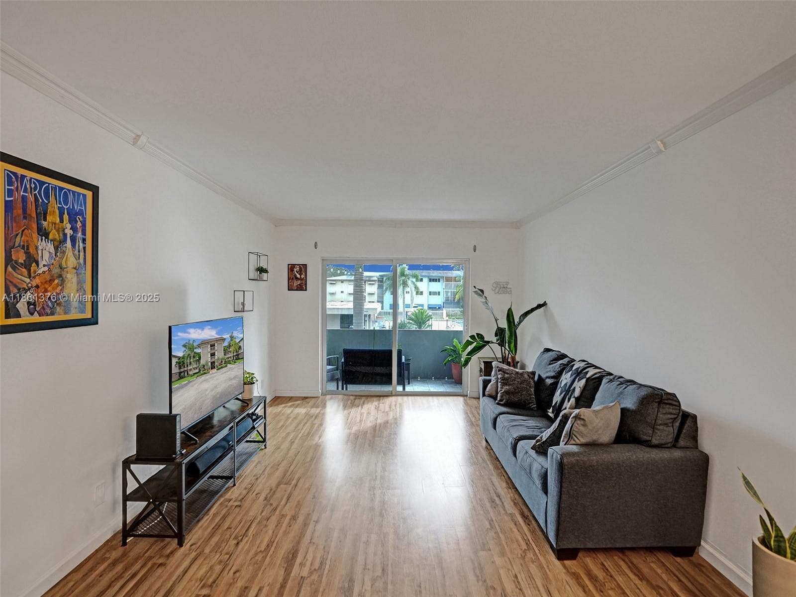 HILLCREST 11 · #203 in Hollywood - Photo 13