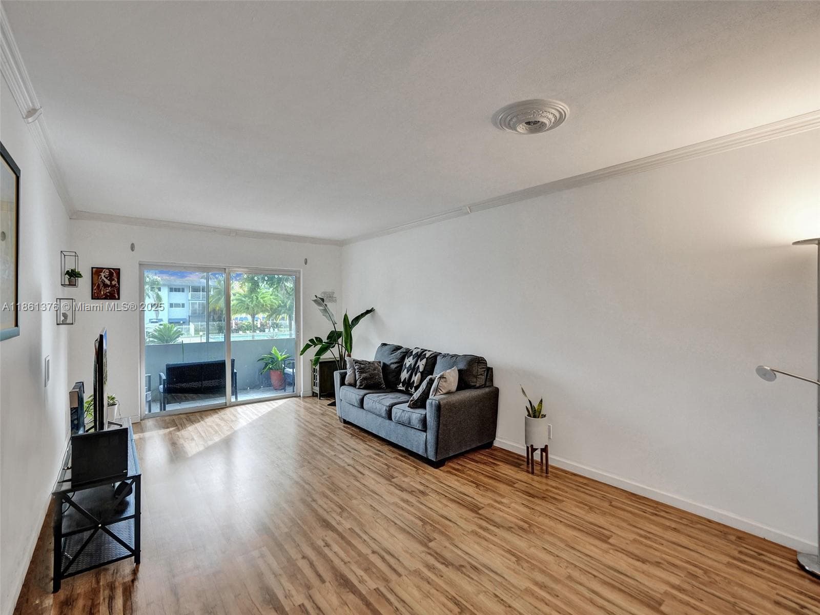 HILLCREST 11 · #203 in Hollywood - Photo 16