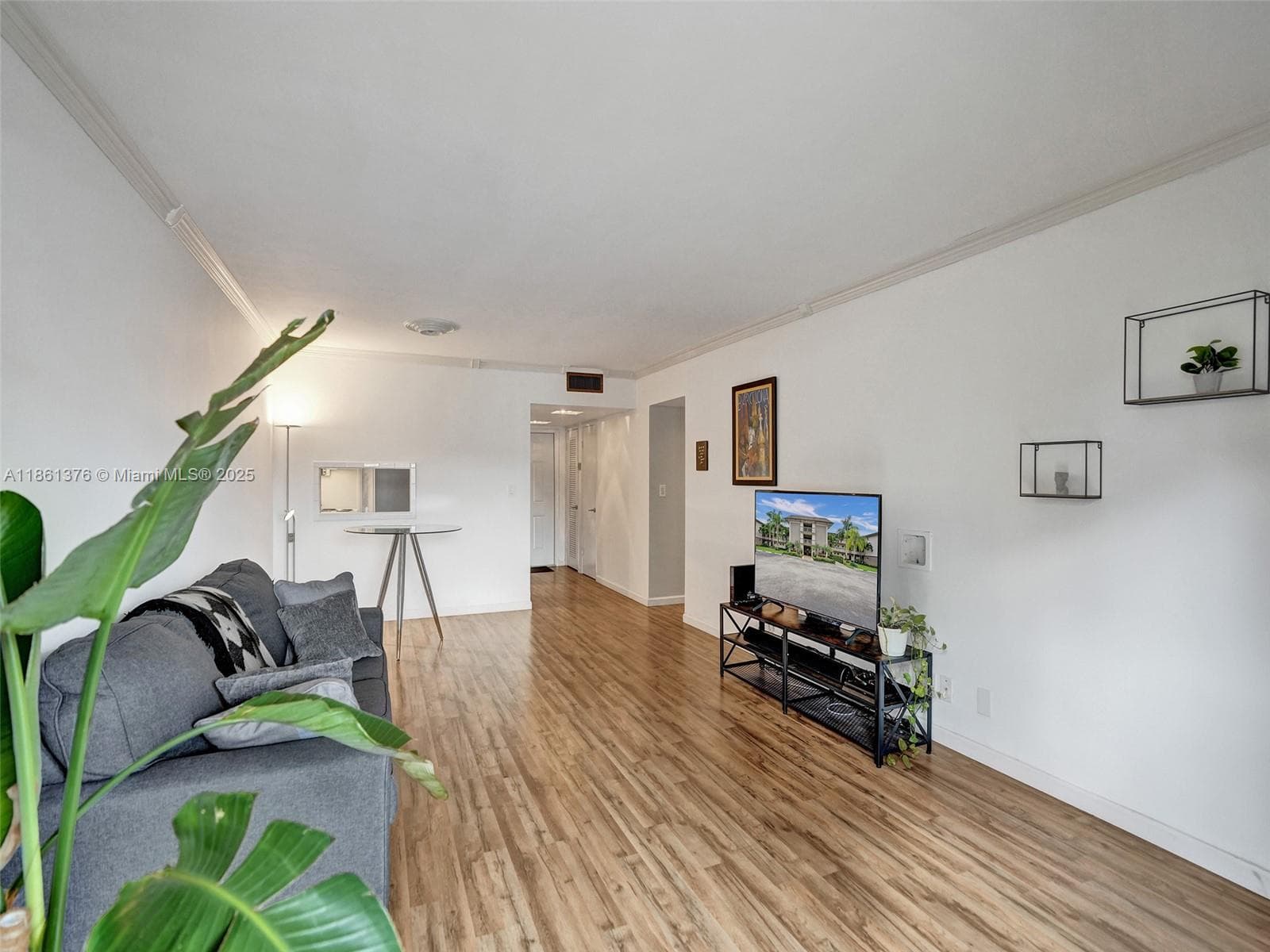 HILLCREST 11 · #203 in Hollywood - Photo 18