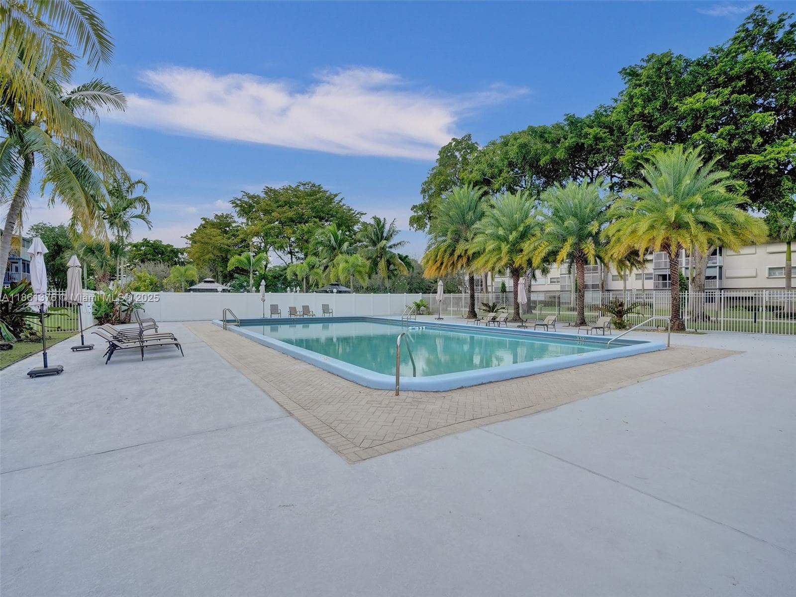 HILLCREST 11 · #203 in Hollywood - Photo 48