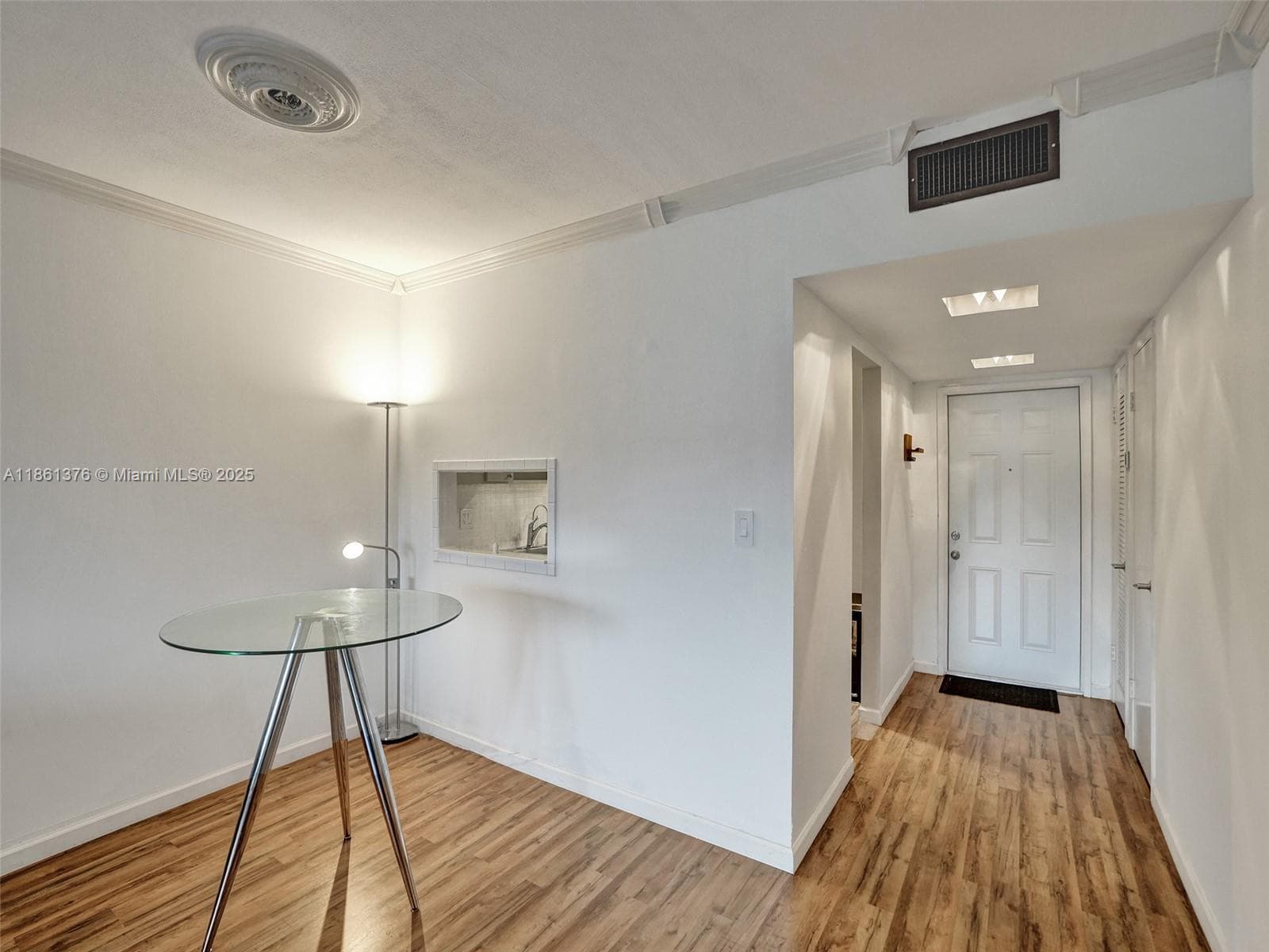HILLCREST 11 · #203 in Hollywood - Photo 11
