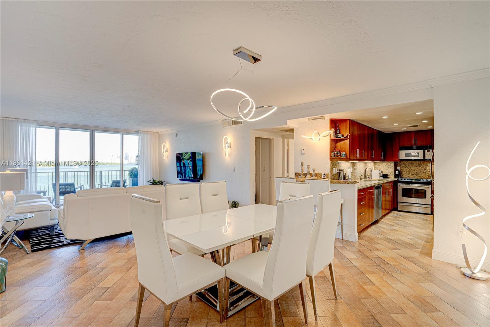 ISLAND POINTE CONDO · #4T in Bay Harbor Islands - Photo 4