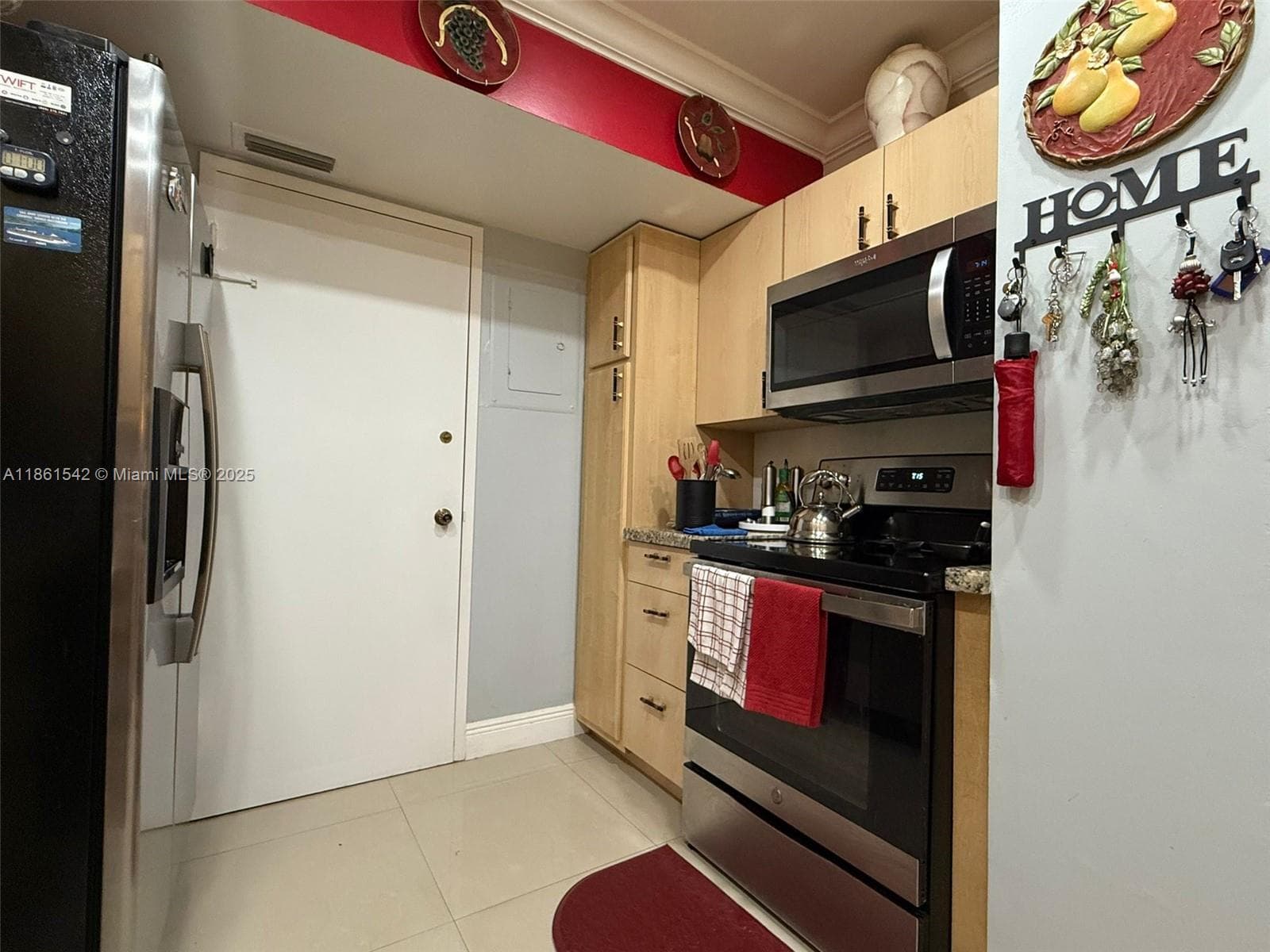 HILLCREST EAST NO 22 COND · #112 in Hollywood - Photo 7