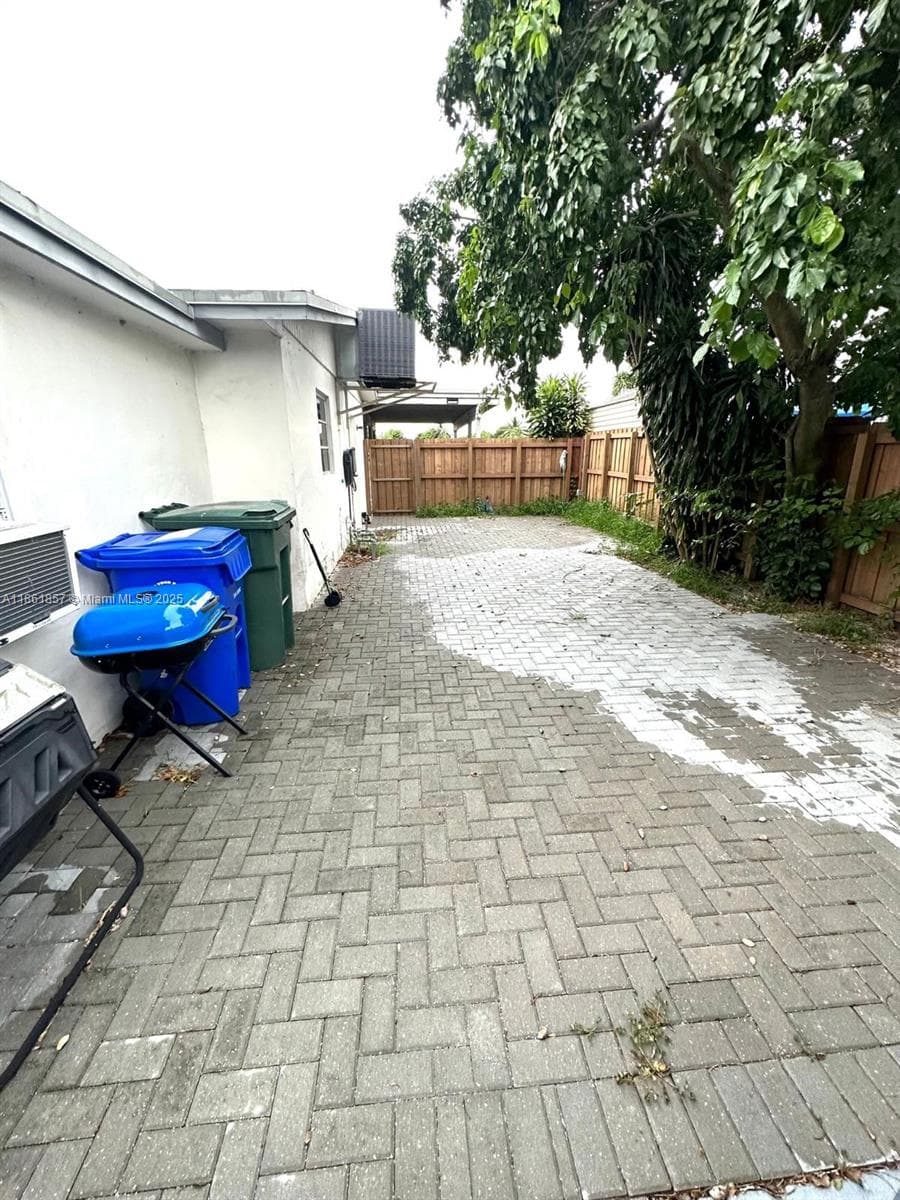 2751 SW 4th Ct photo 20