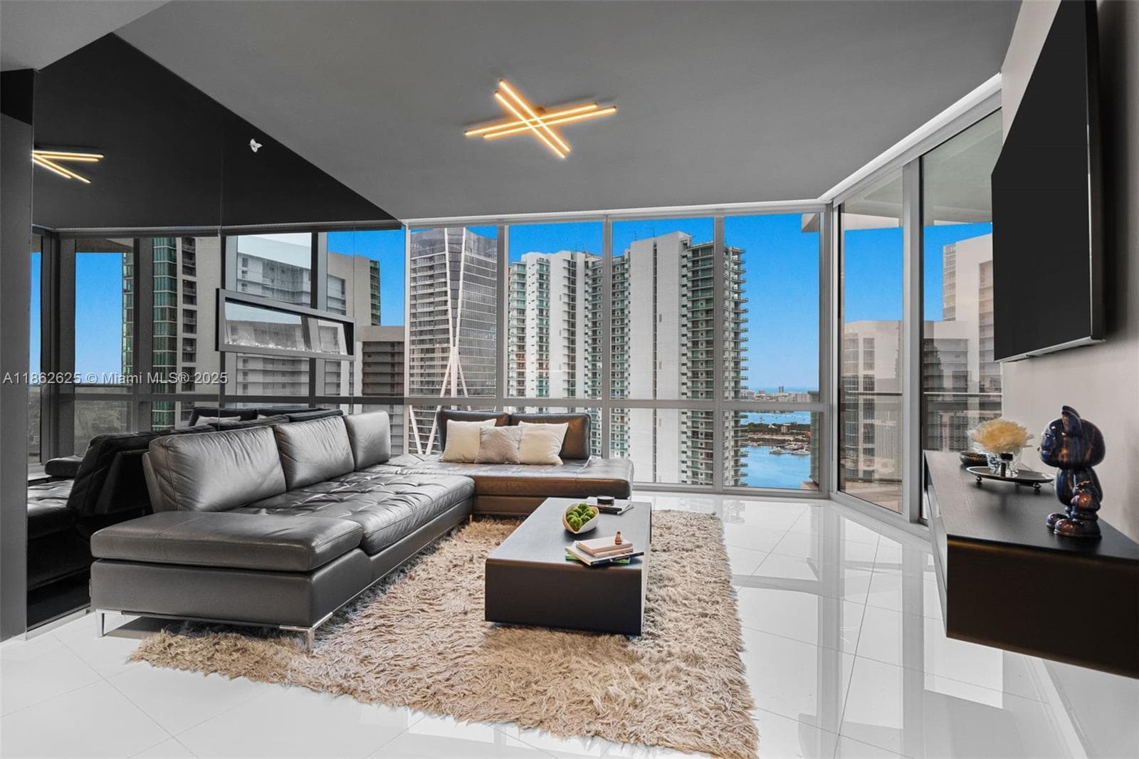 Paramount Miami Worldcenter · #4303 in Miami - Photo 9