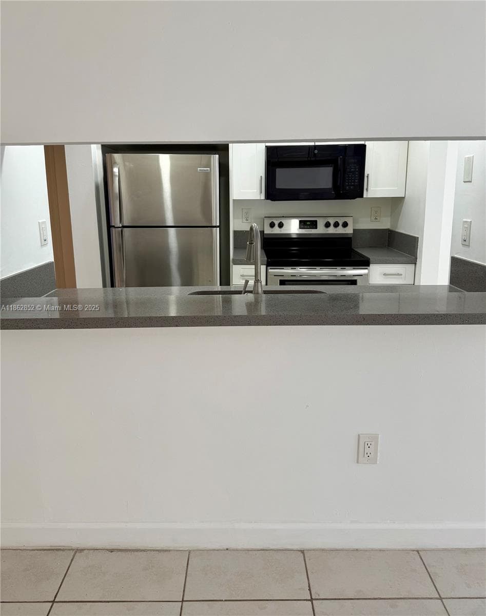 VERABELLA FALLS CONDO · #PH4 in Miami - Photo 6