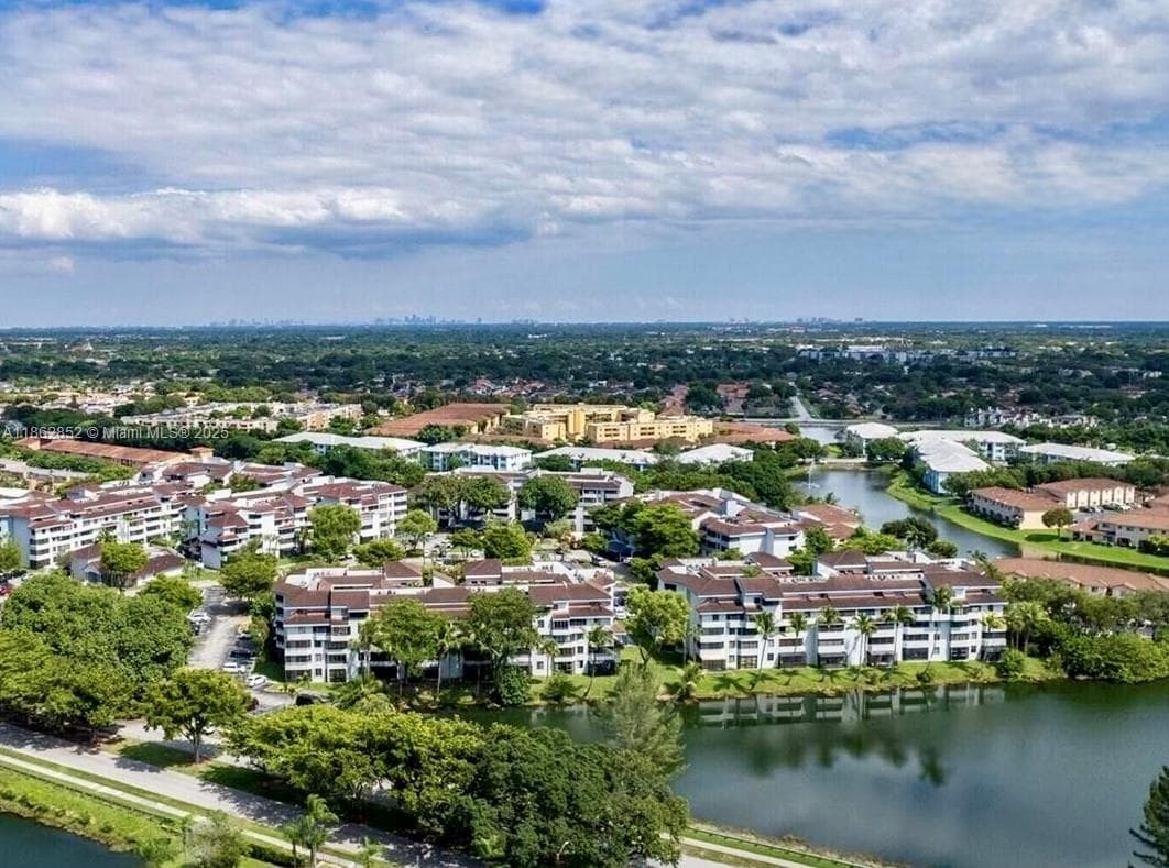 VERABELLA FALLS CONDO · #PH4 in Miami - Photo 13