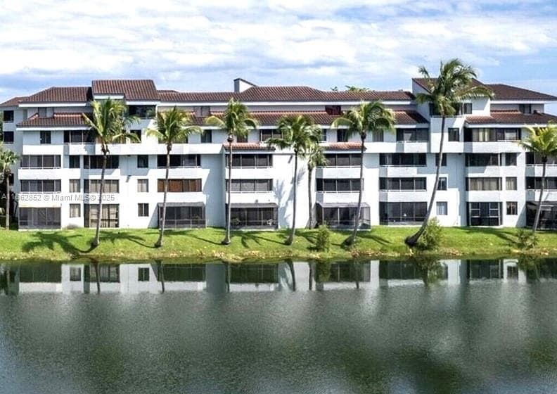 VERABELLA FALLS CONDO · #PH4 in Miami - Photo 22