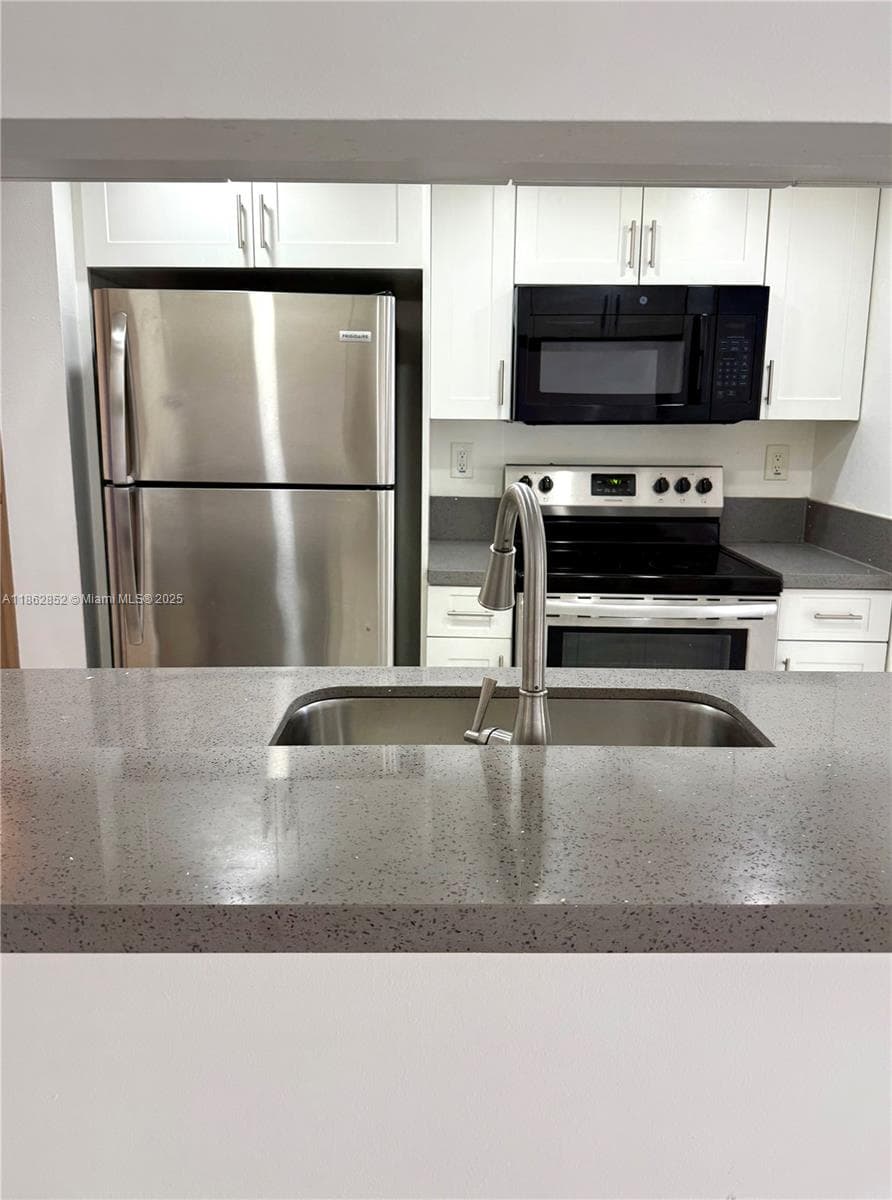 VERABELLA FALLS CONDO · #PH4 in Miami - Photo 7
