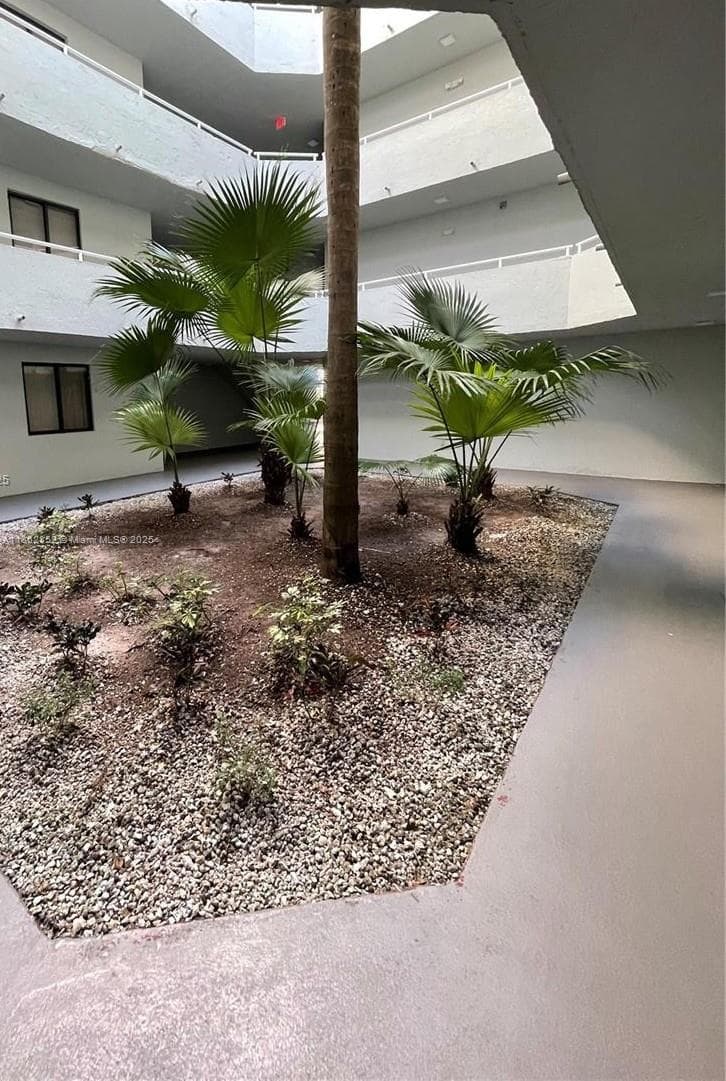VERABELLA FALLS CONDO · #PH4 in Miami - Photo 3