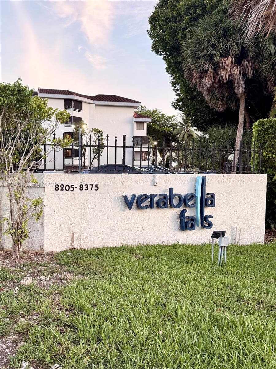 VERABELLA FALLS CONDO · #PH4 in Miami - Photo 1