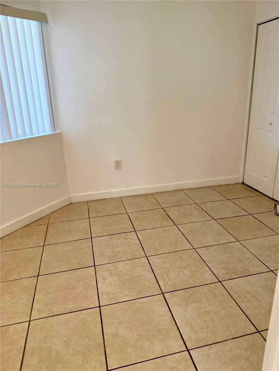 VERABELLA FALLS CONDO · #PH4 in Miami - Photo 9