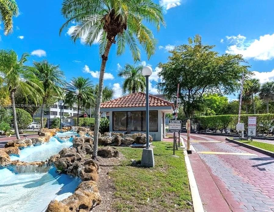 VERABELLA FALLS CONDO · #PH4 in Miami - Photo 14