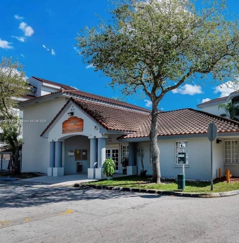 VERABELLA FALLS CONDO · #PH4 in Miami - Photo 15