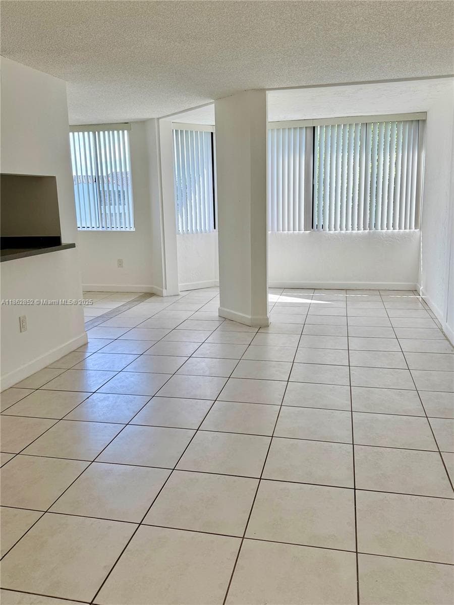 VERABELLA FALLS CONDO · #PH4 in Miami - Photo 8