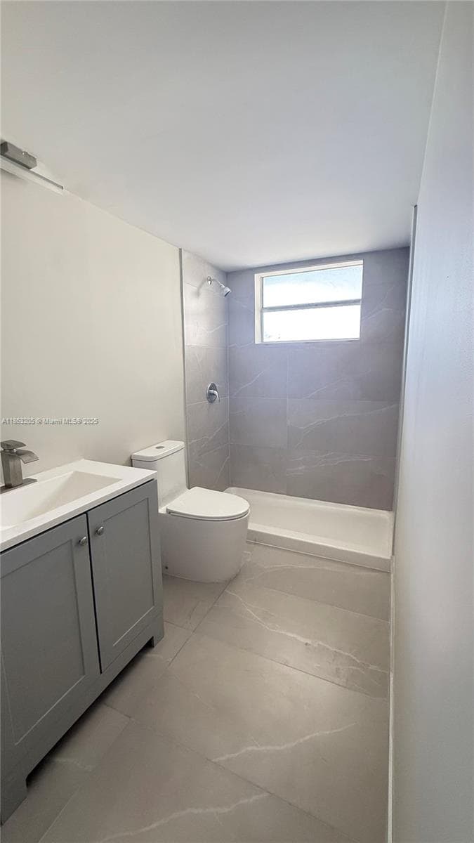 JADE WINDS GROUP-DAISY GA · #725-4 in Miami - Photo 9