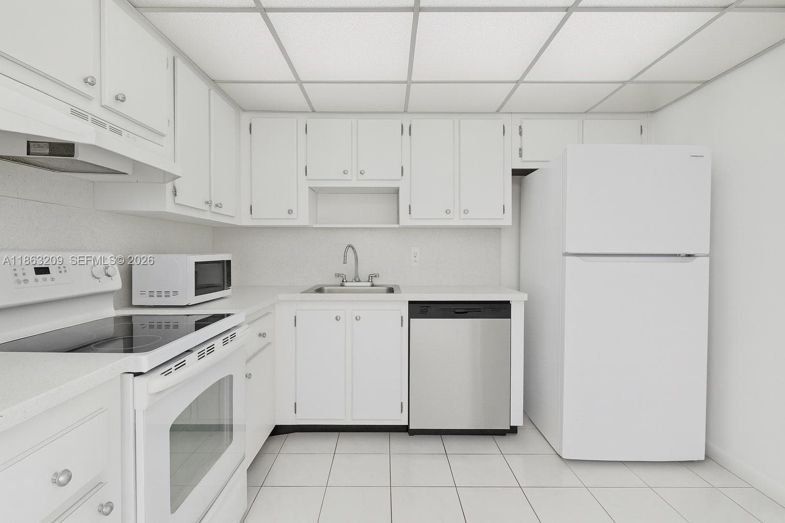 WILSHIRE CONDO · #219E in Miami - Photo 4