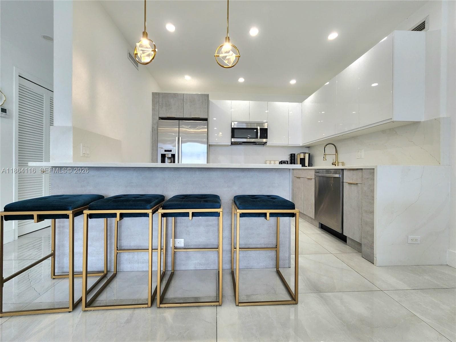 Alexander Towers · #1502 in Hollywood - Photo 10