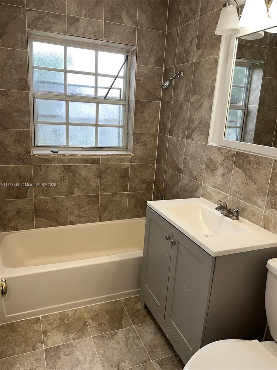 802 S 24th Ave photo 10