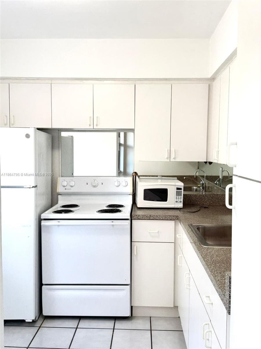 Four winds · #307 in Surfside - Photo 9