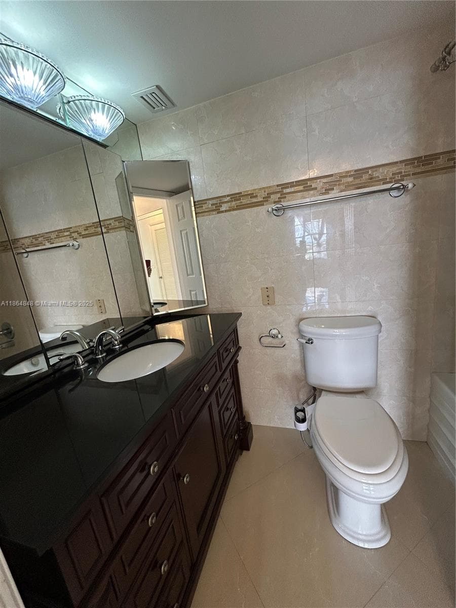 South side master suite bath