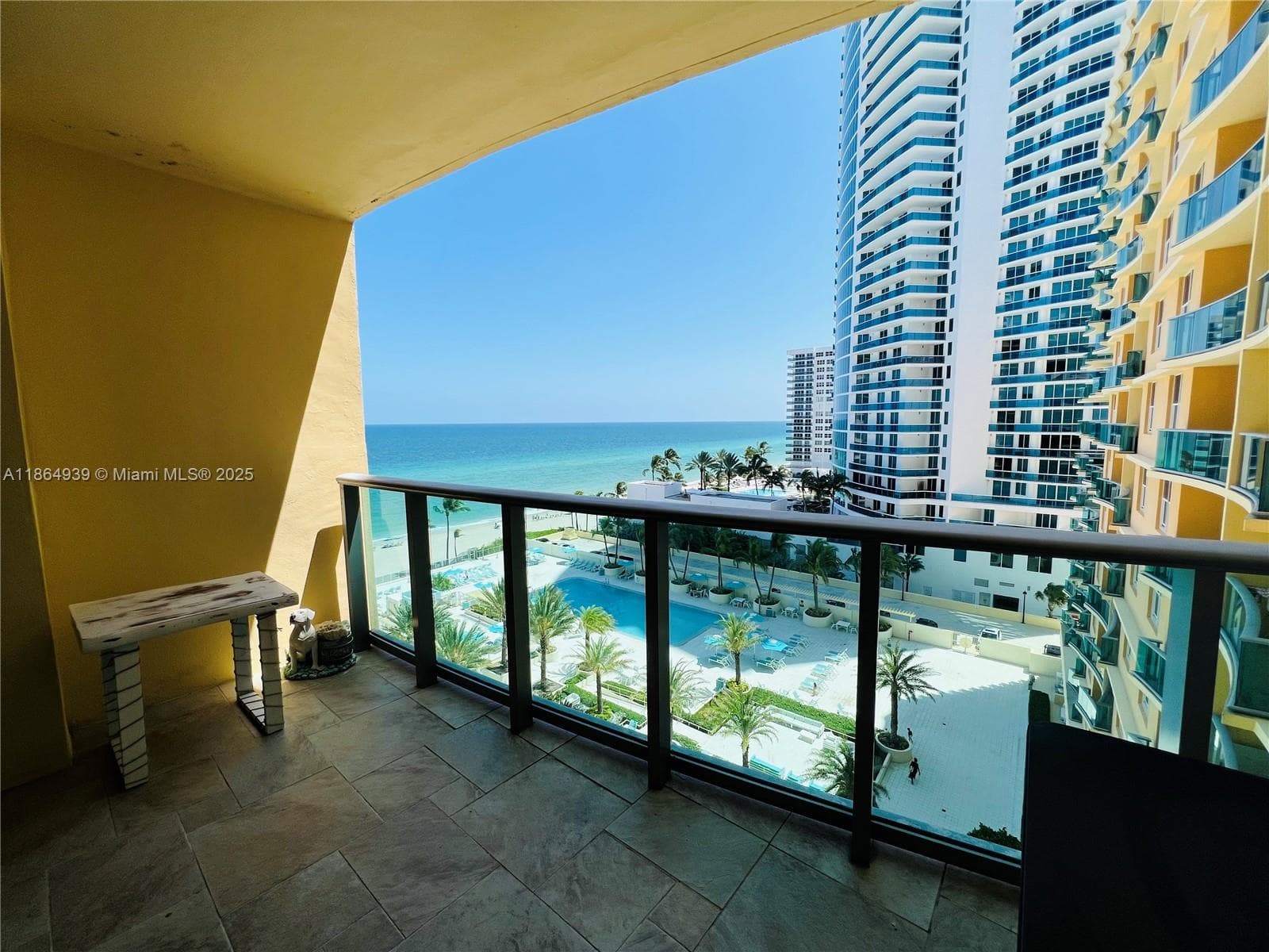 THE WAVE CONDO · #918 in Hollywood - Photo 2
