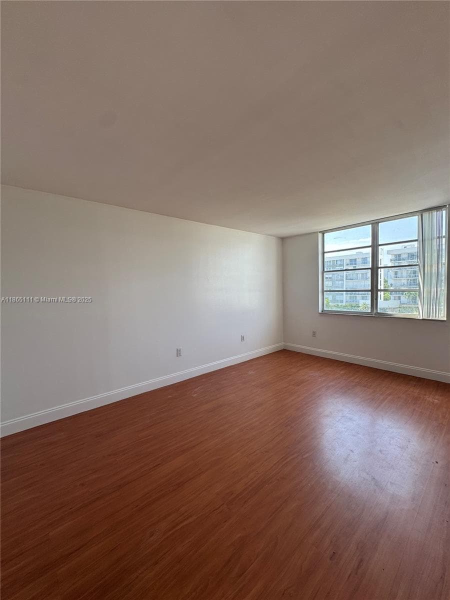 THE VINTAGE CONDO · #407 in Bay Harbor Islands - Photo 4