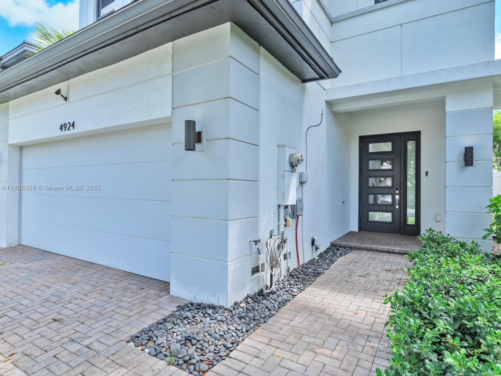 4924 Whispering Way photo 2