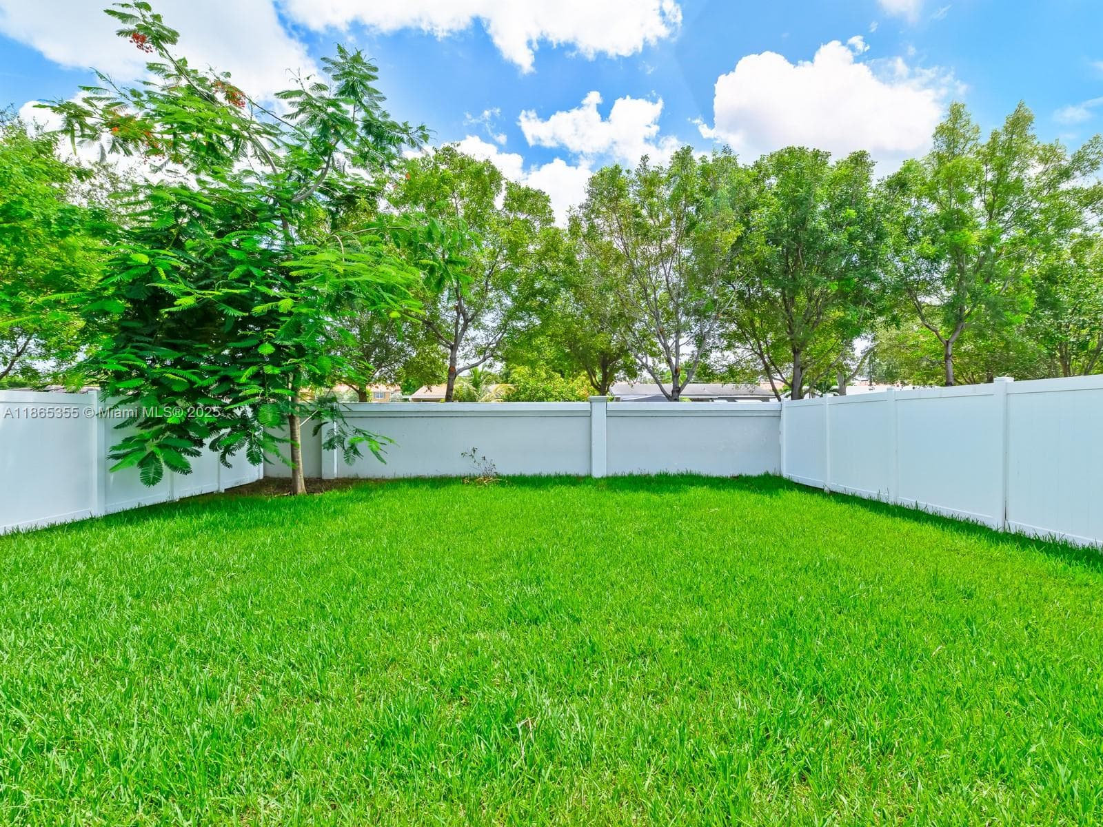 4924 Whispering Way photo 6
