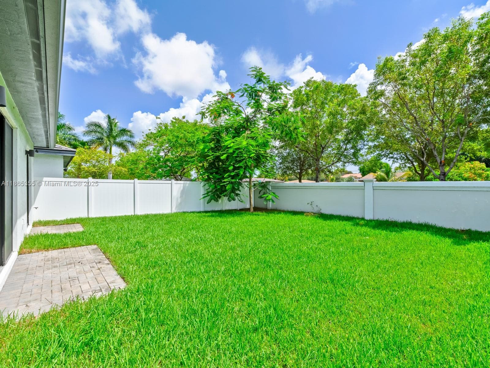 4924 Whispering Way photo 22