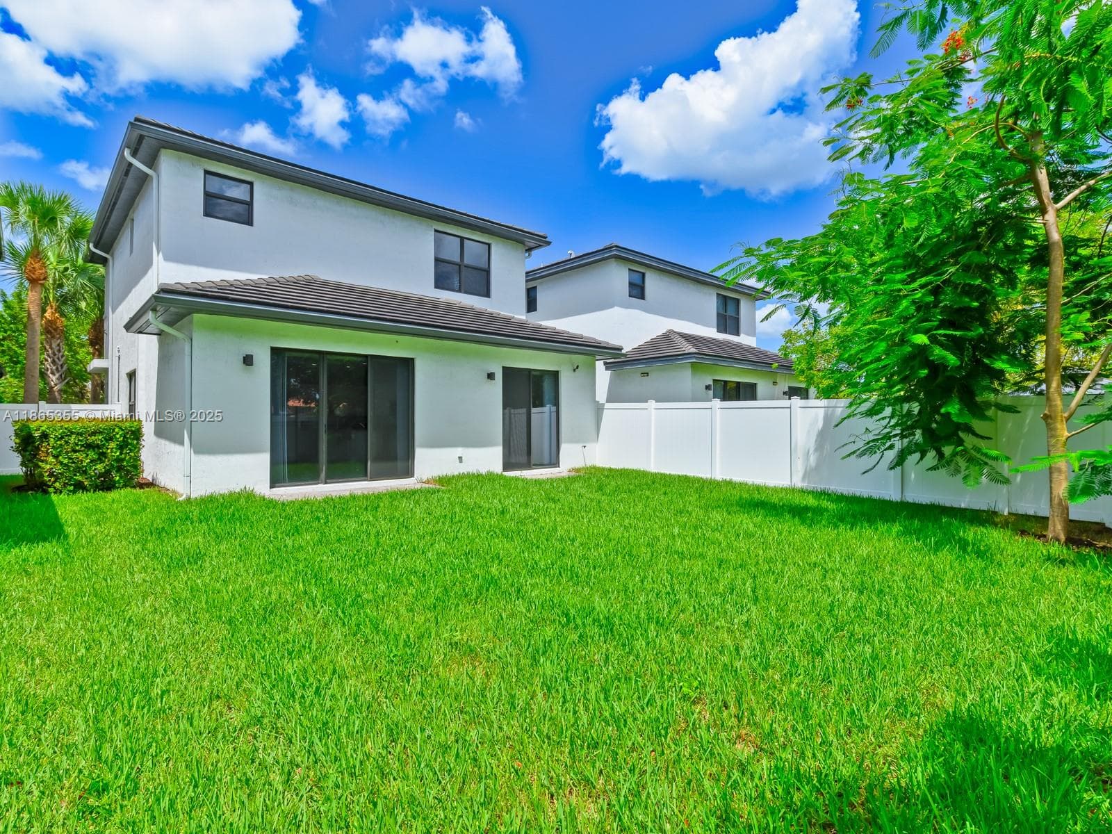 4924 Whispering Way photo 7