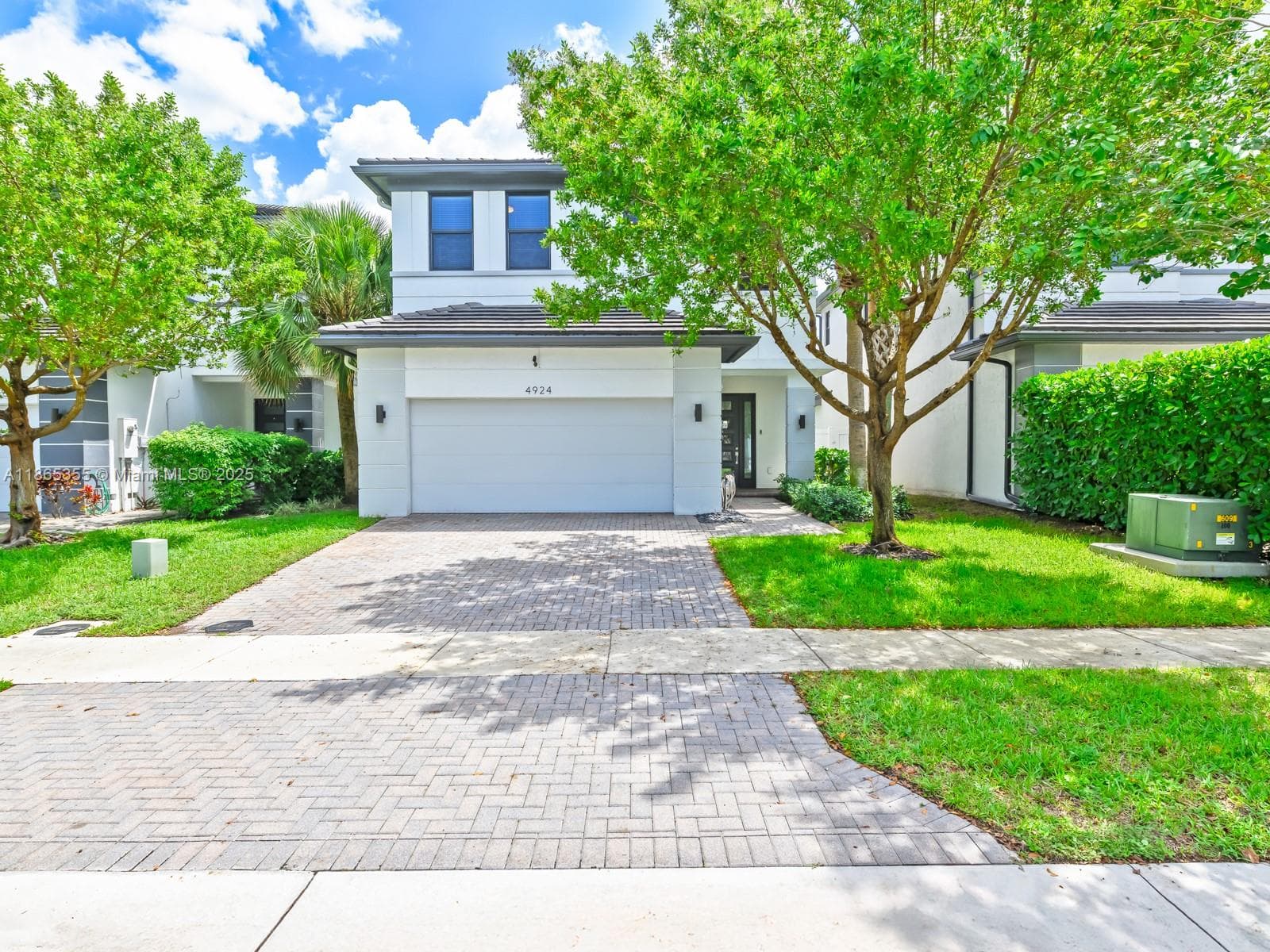 4924 Whispering Way photo 1