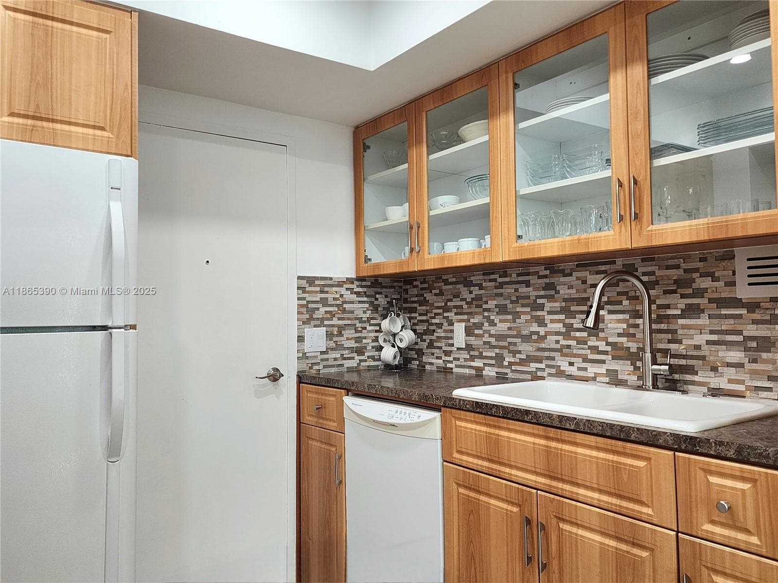 ALEXANDER TOWERS CONDO · #1217 in Hollywood - Photo 11