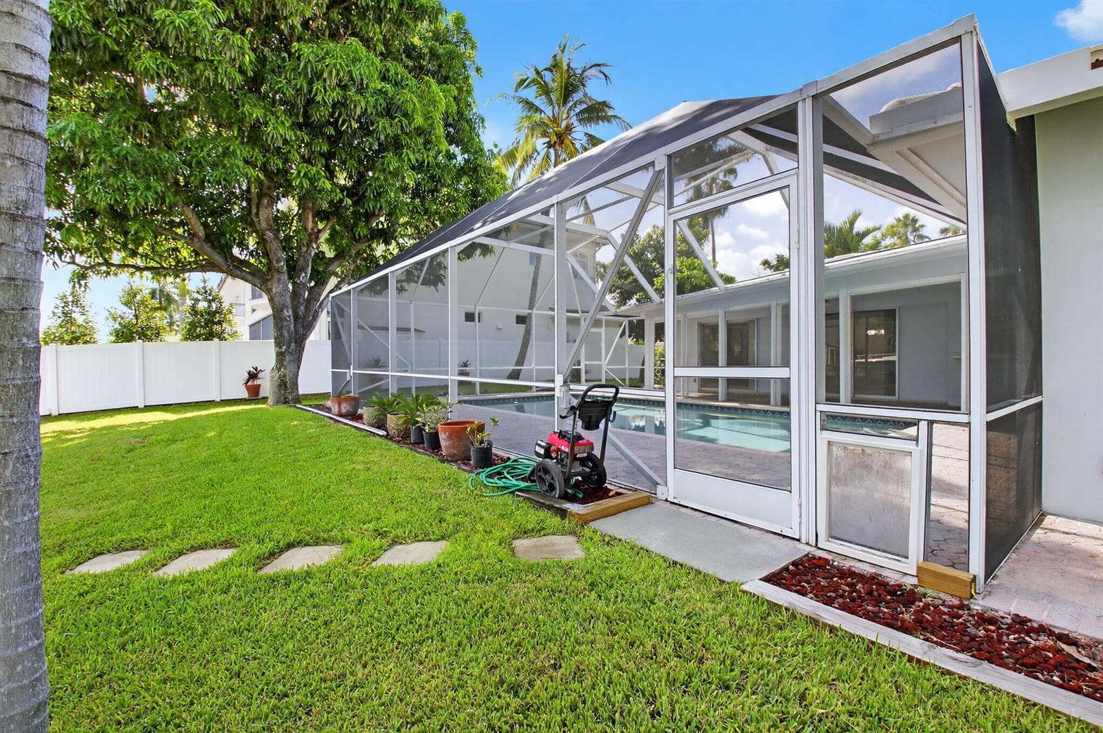 937 backyard to pool