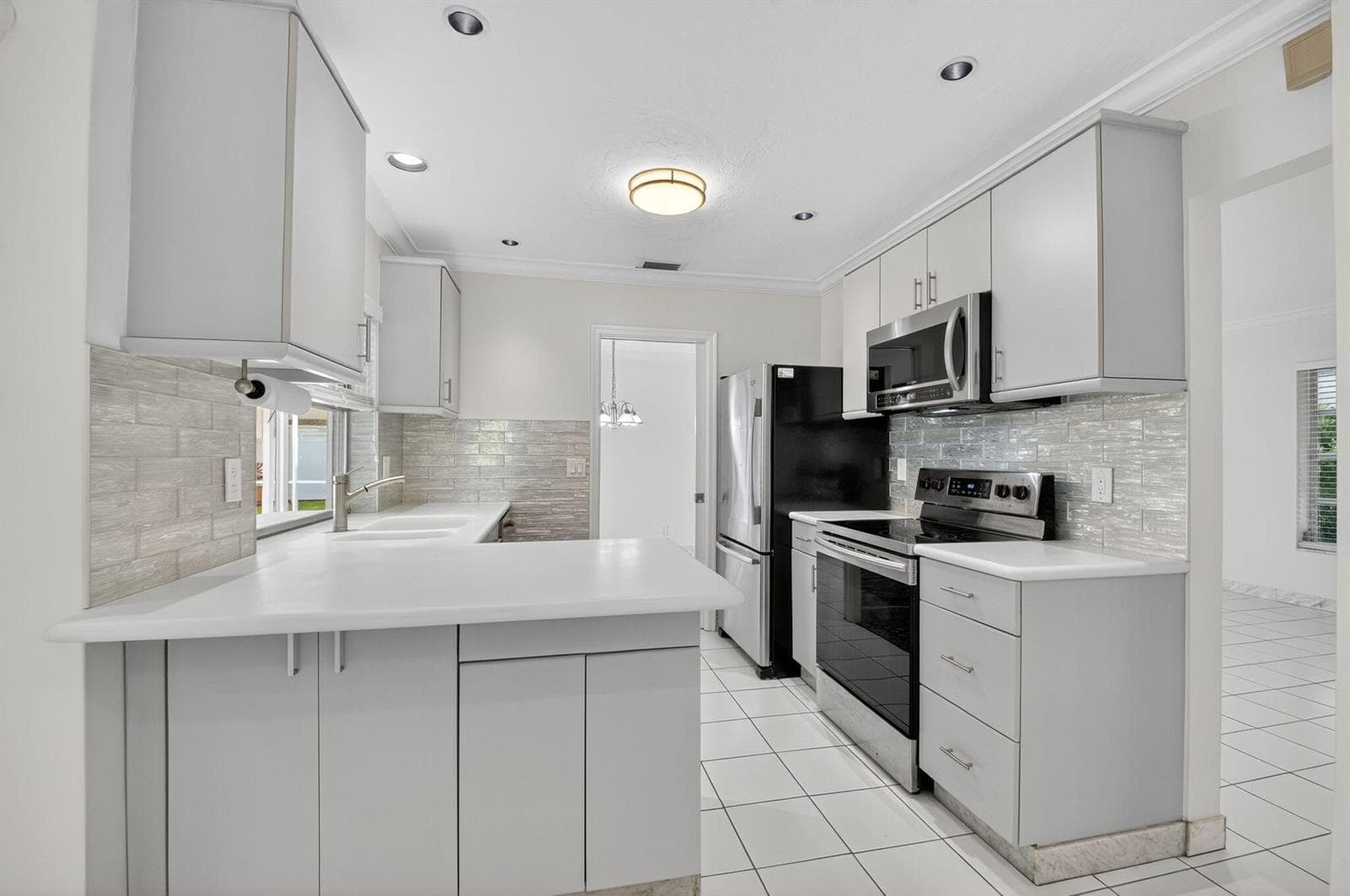 937 Kitchen