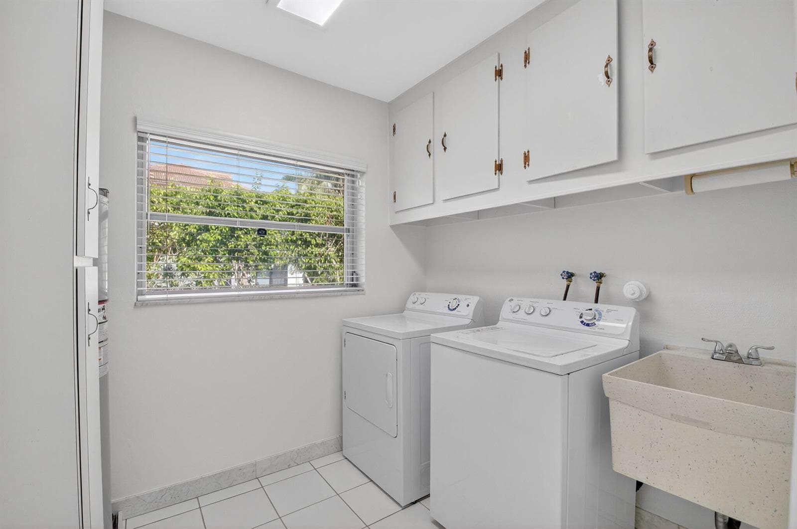 937 Laundry