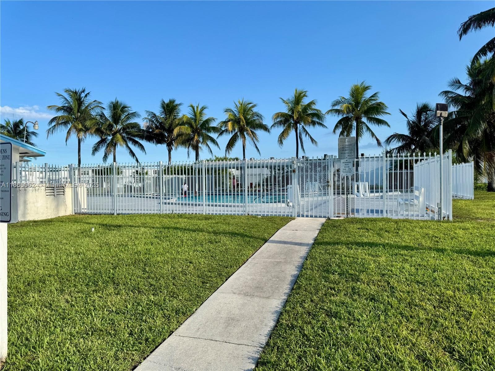 Romont Gardens · #32 in Miami Gardens - Photo 9