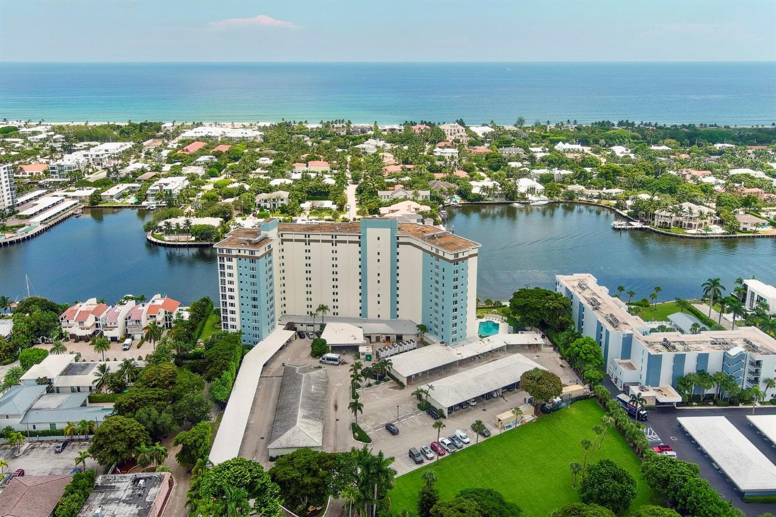 555 Se 6th Avenue #11d