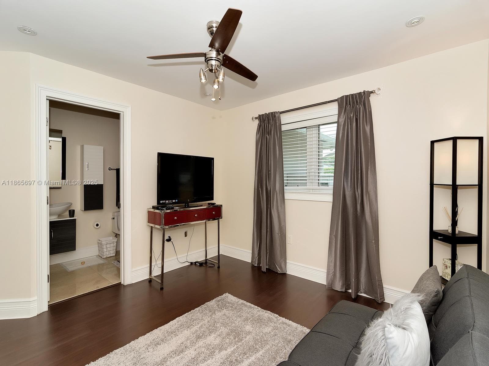 3141 Hollywood Blvd photo 34