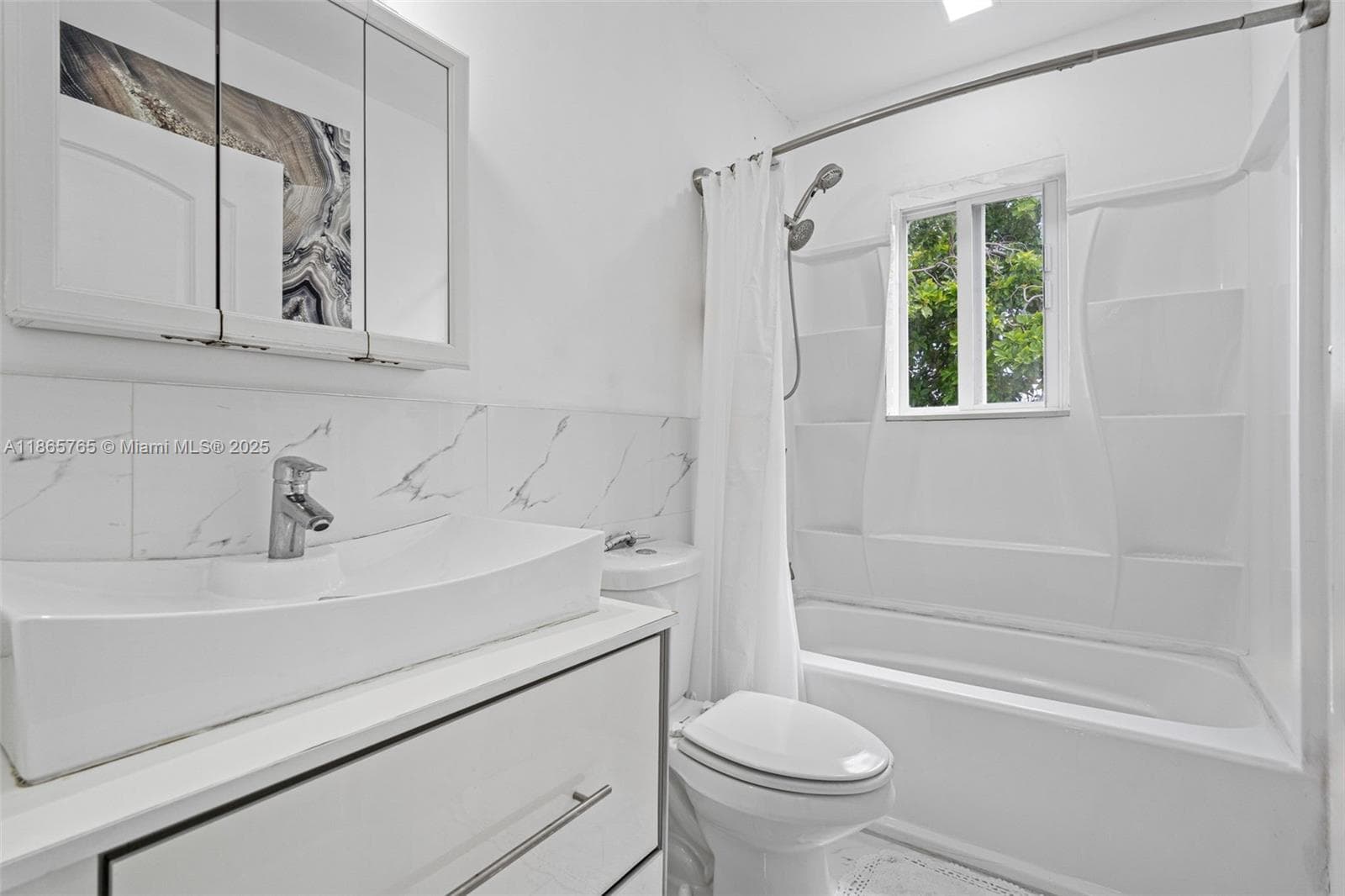BATHROOM UNIT #3