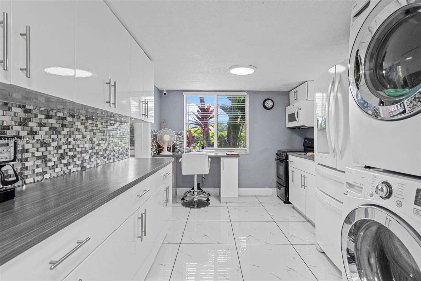KITCHEN / LAUNDRY UNIT #1